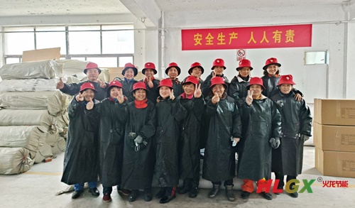 車(chē)間工人拜年 車(chē)間工人拜年