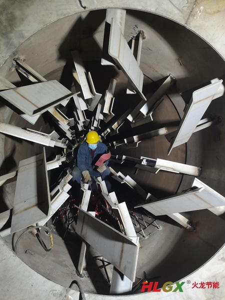 污水廠(chǎng)再生爐保溫釘焊接2024.jpg 污水廠(chǎng)再生爐保溫釘焊接2024.jpg